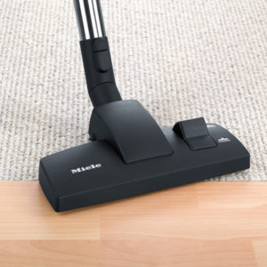 dyson v8 not charging flashing blue light